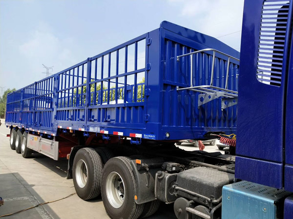 倉柵式運輸半掛車